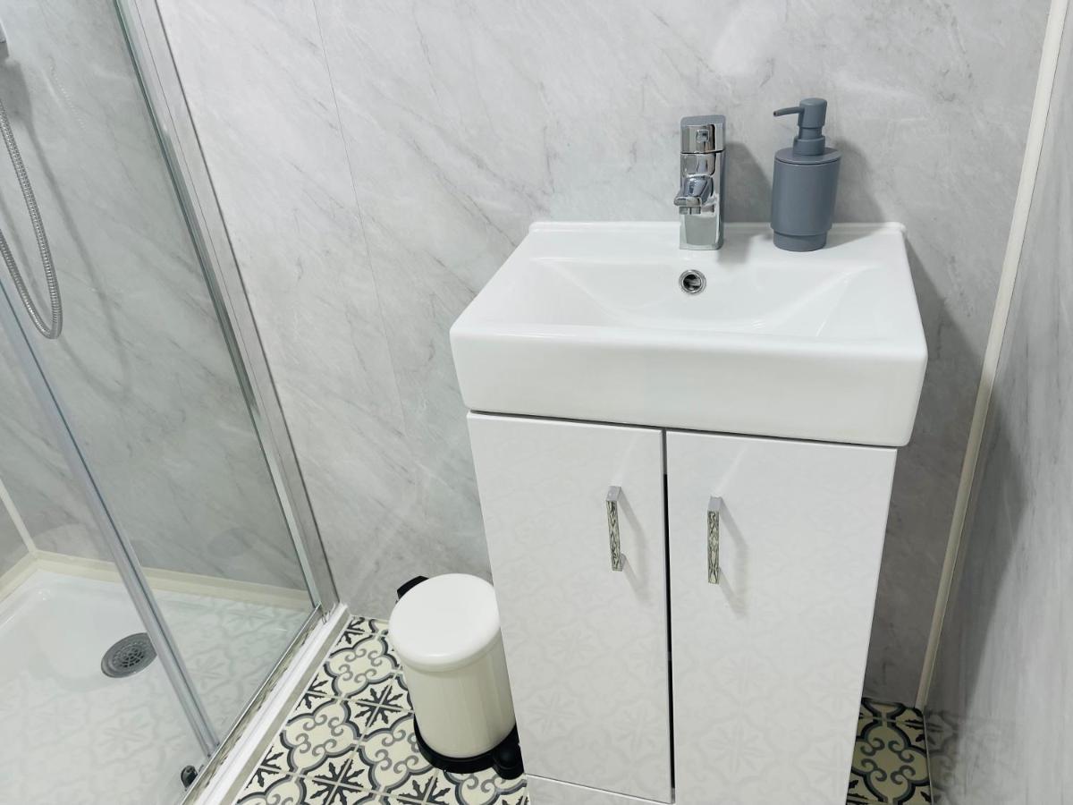 Riverside Premium Double Room E14 Лондон Экстерьер фото